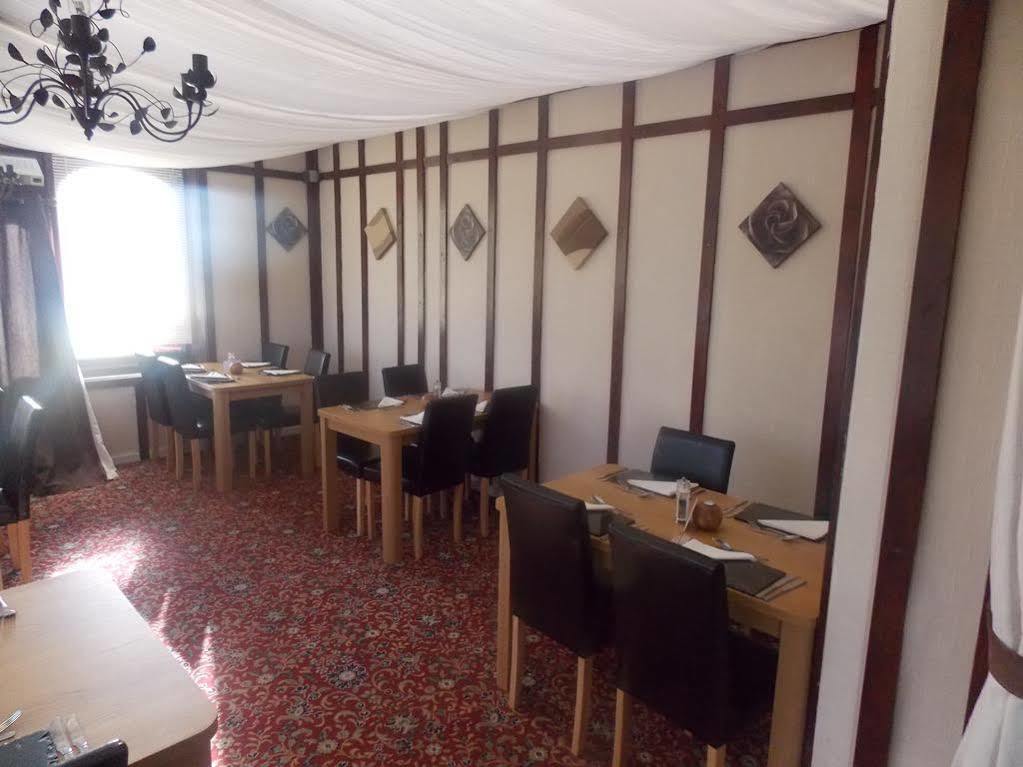 The Penruddocke Arms Bed & Breakfast Dinton  Ngoại thất bức ảnh