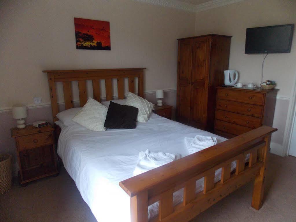 The Penruddocke Arms Bed & Breakfast Dinton  Ngoại thất bức ảnh