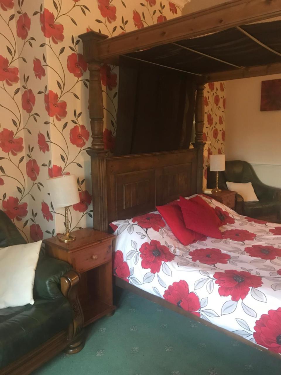 The Penruddocke Arms Bed & Breakfast Dinton  Ngoại thất bức ảnh