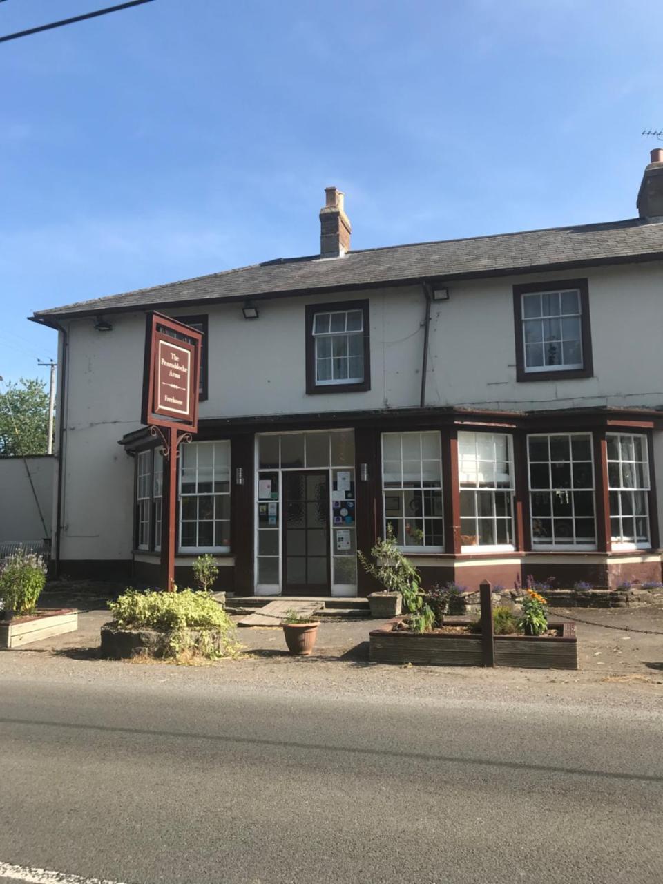 The Penruddocke Arms Bed & Breakfast Dinton  Ngoại thất bức ảnh